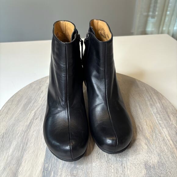 John Fluevog Elizabeth Black Leather Ankle Boots Sculpted Heel Women’s Size 7.5 - Picture 4 of 12